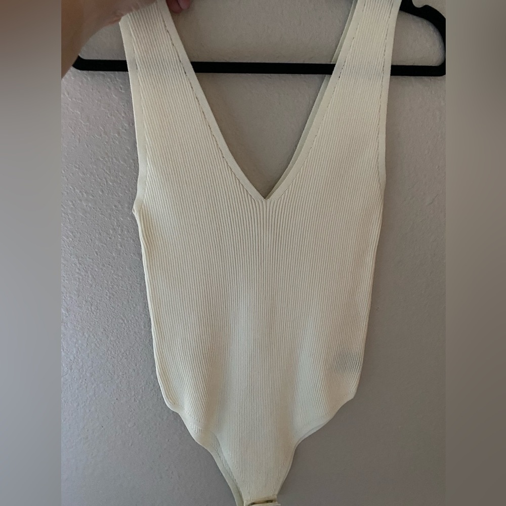 Ribbed V Neck Sleeveless Bodysuit